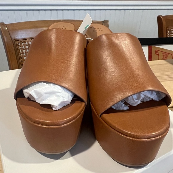 NWT Chunky Platform Heels - Picture 2 of 7